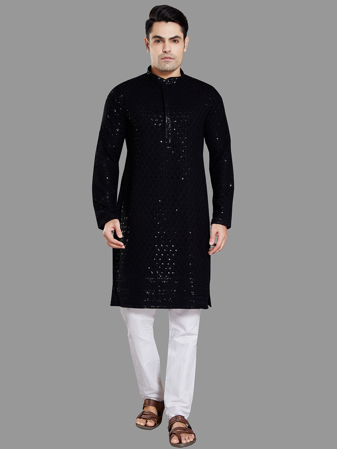 

DIVISIVE Floral Embroidered Sequinned Mandarin Collar Kurta With Trousers, Black