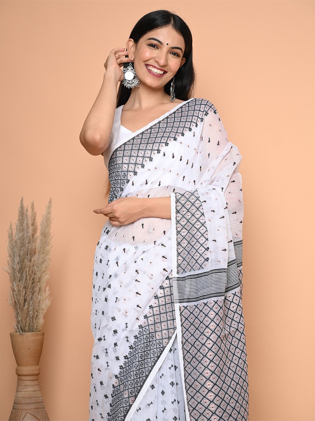 

BEATITUDE Ethnic Motifs Pure Cotton Saree, White