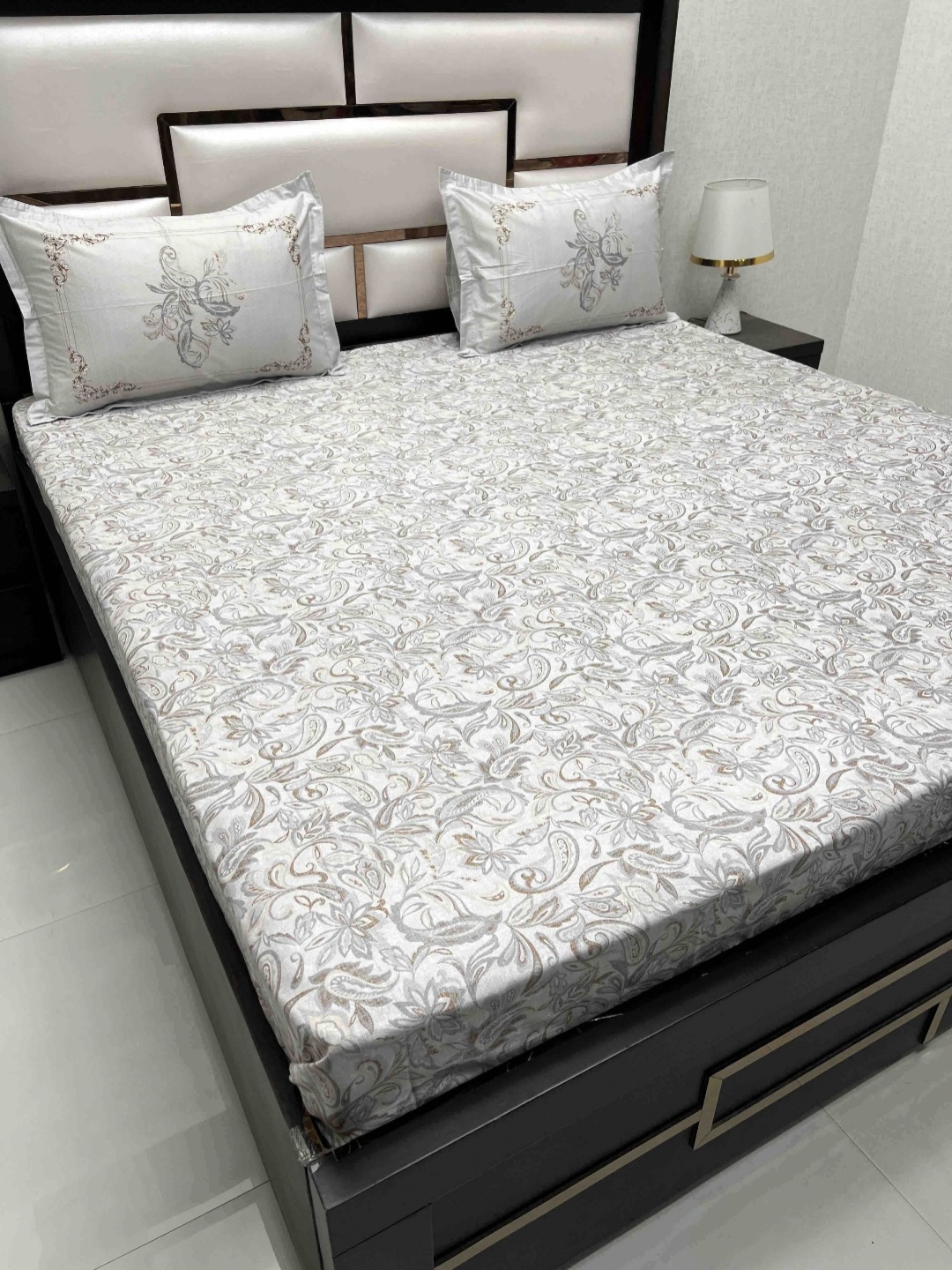

Pure Decor Royal Majestic White Printed 400 TC Cotton King Bedsheet with 2 Pillow Covers, Grey