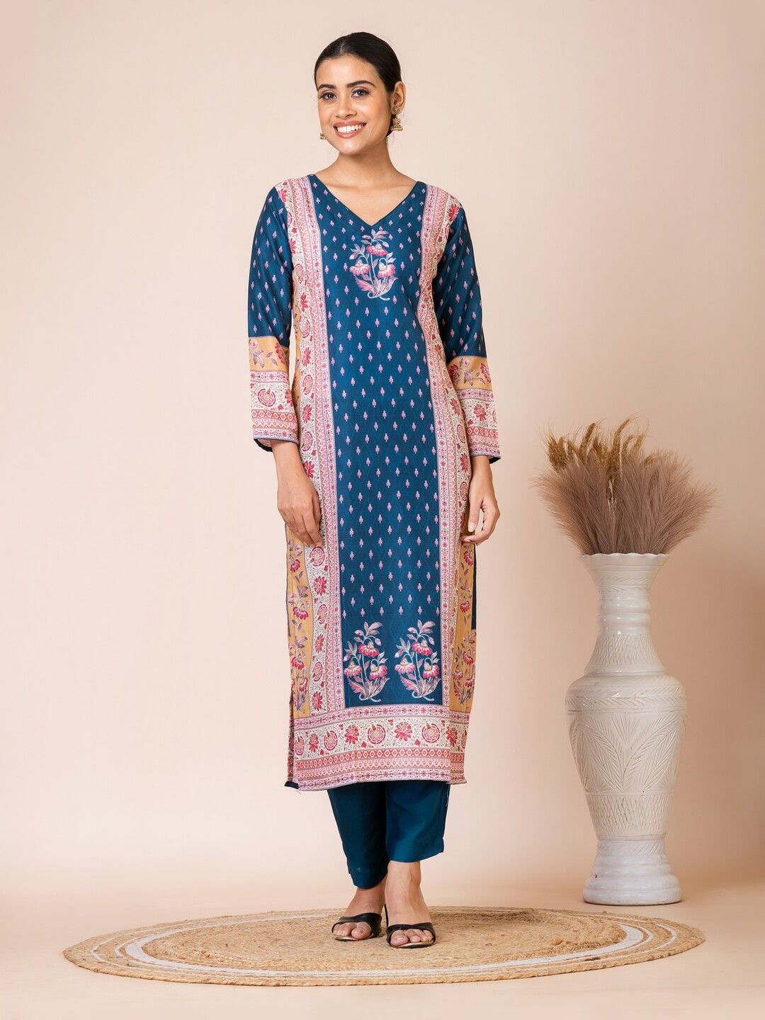 

SARSO Ethnic Motifs Printed V-Neck Straight Kurta, Blue