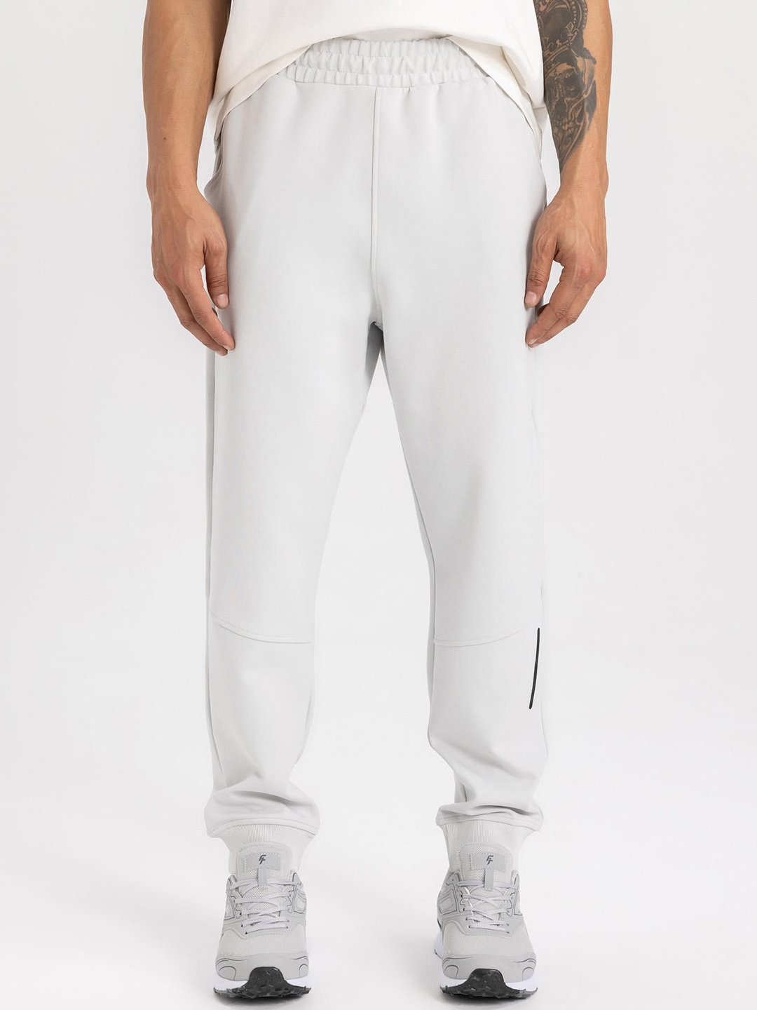 

DeFacto Men Mid-Rise Regular Trousers, White