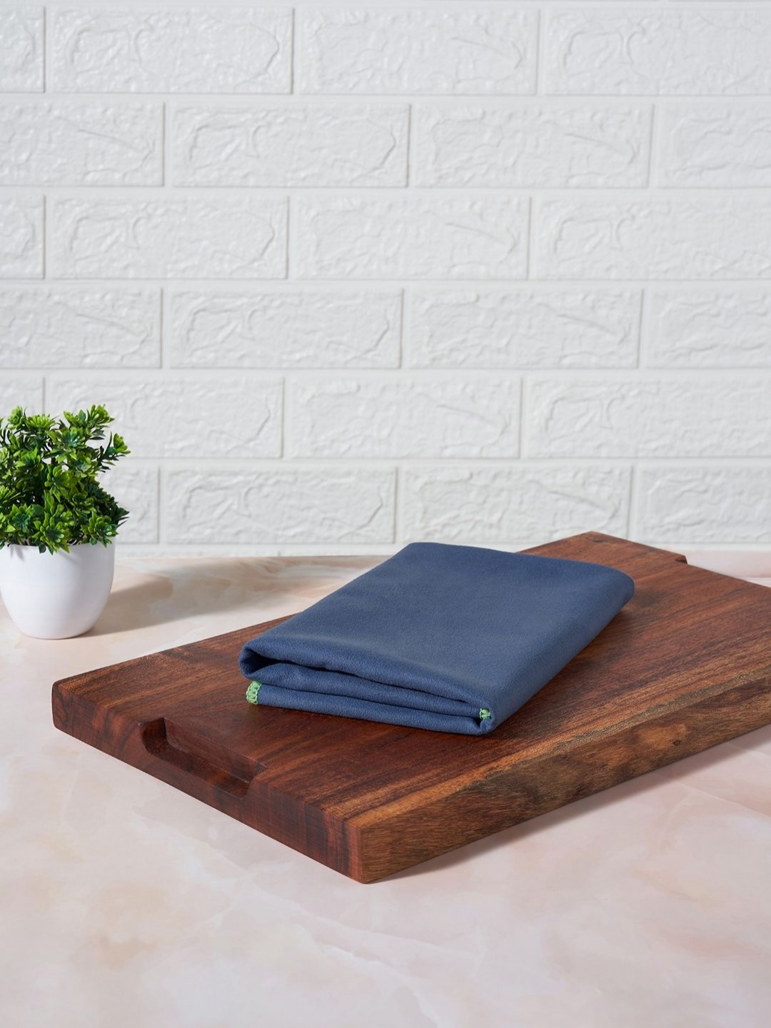 

Living scapes by Pantaloons Blue & Green Pure Cotton Hand Towel