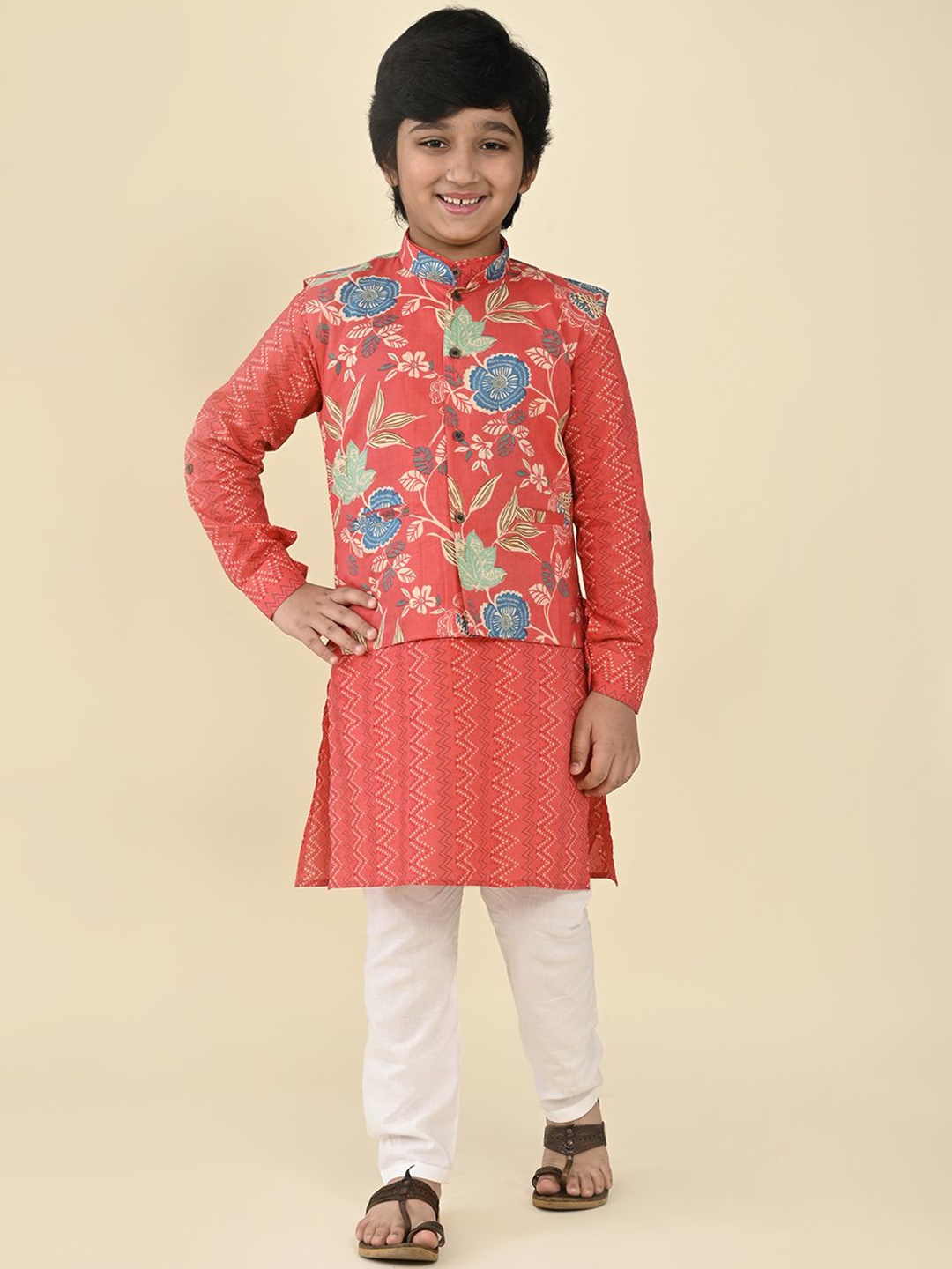 

LIL PITAARA Boys Printed Pure Cotton Kurta with Pyjamas & Nehru Jacket, Red