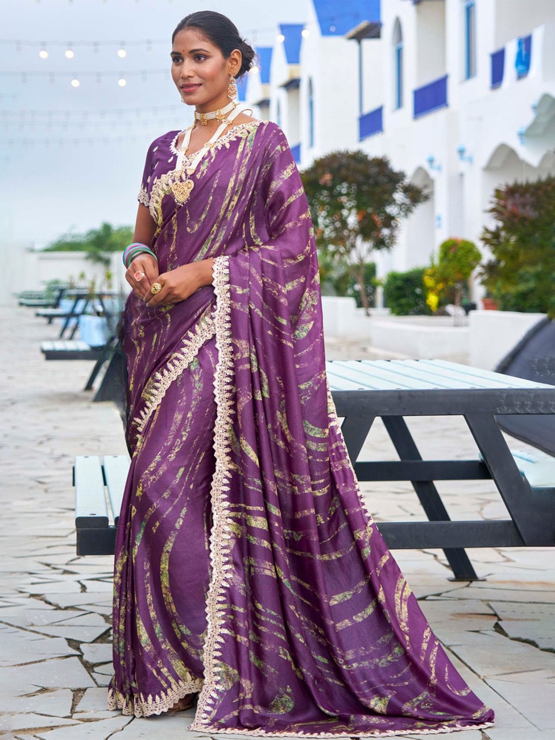 

CHUDIYA Pure Chiffon Embroidered Abstract Saree, Purple