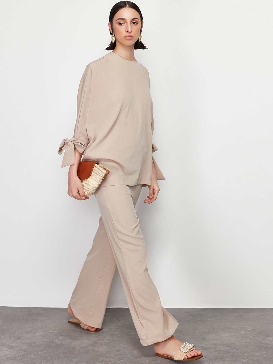 

Trendyol Round Neck Top With Trousers, Beige