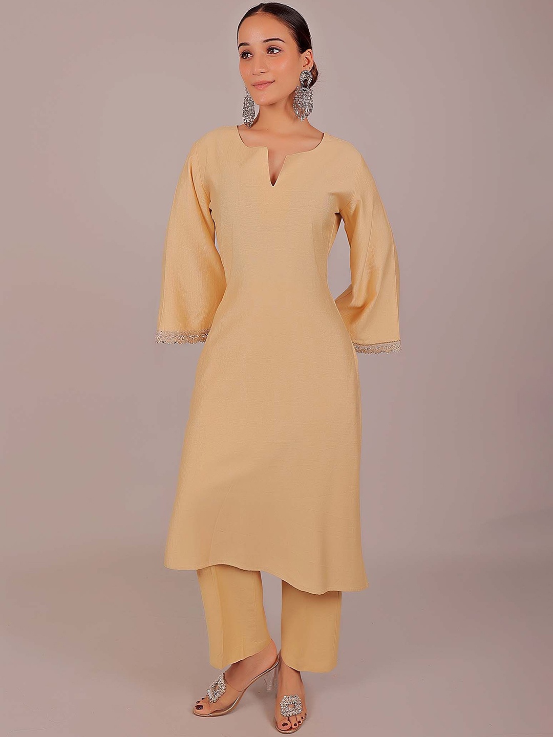 

BLUESAANCHI Notch Neck Pakistani Style Kurta with Trousers, Cream