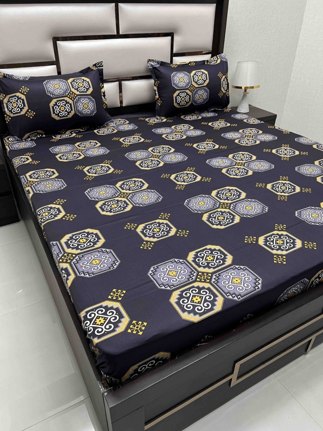 

Pure Decor Passion Fur Yellow Prinred 260 TC Cotton Queen Bedsheet with 2 Pillow Covers, Purple