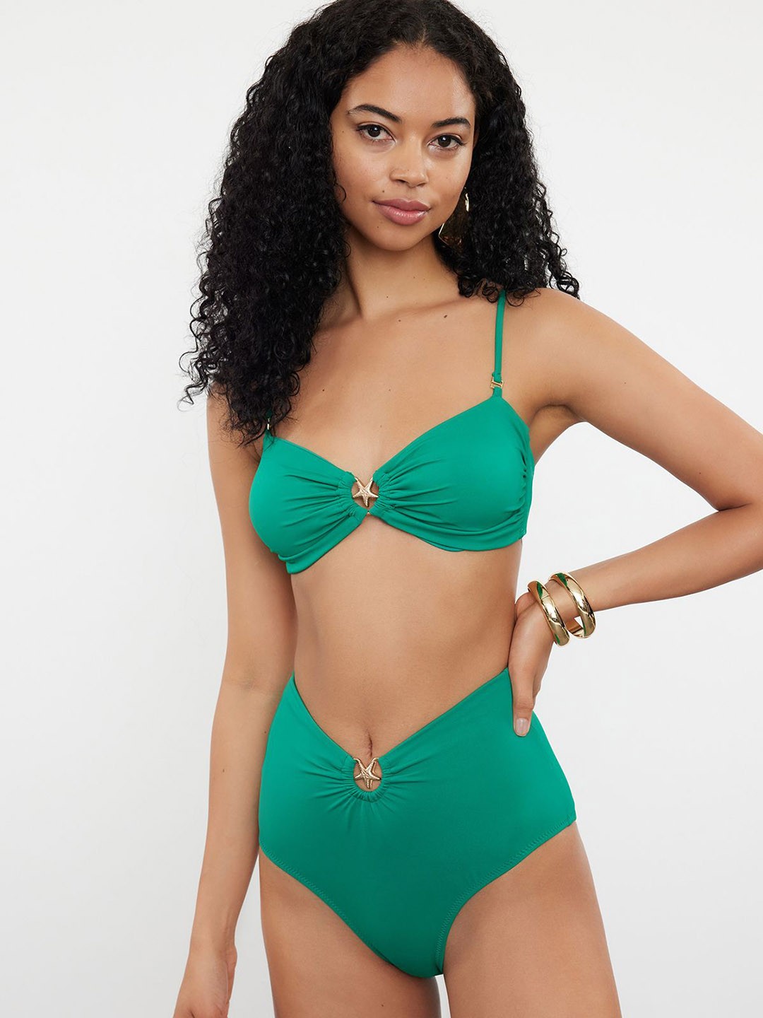

Trendyol Mid-Rise Seamless Basic Briefs 1100615866, Green