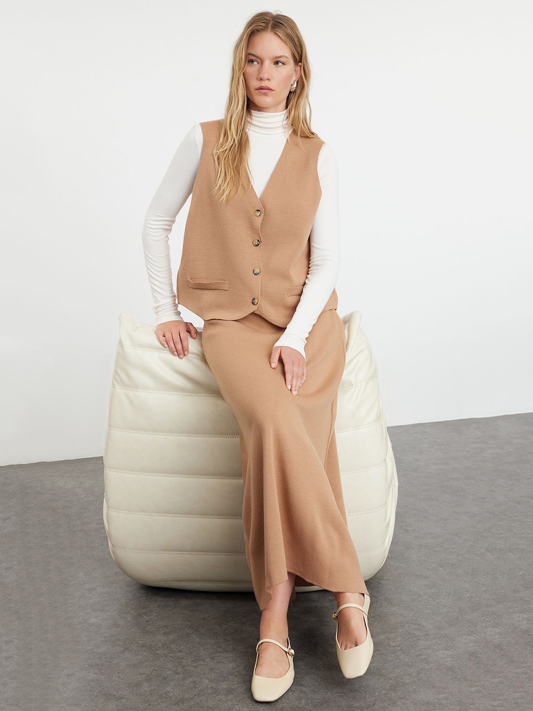 

Trendyol Acrylic Waistcoat With Skirt, Beige