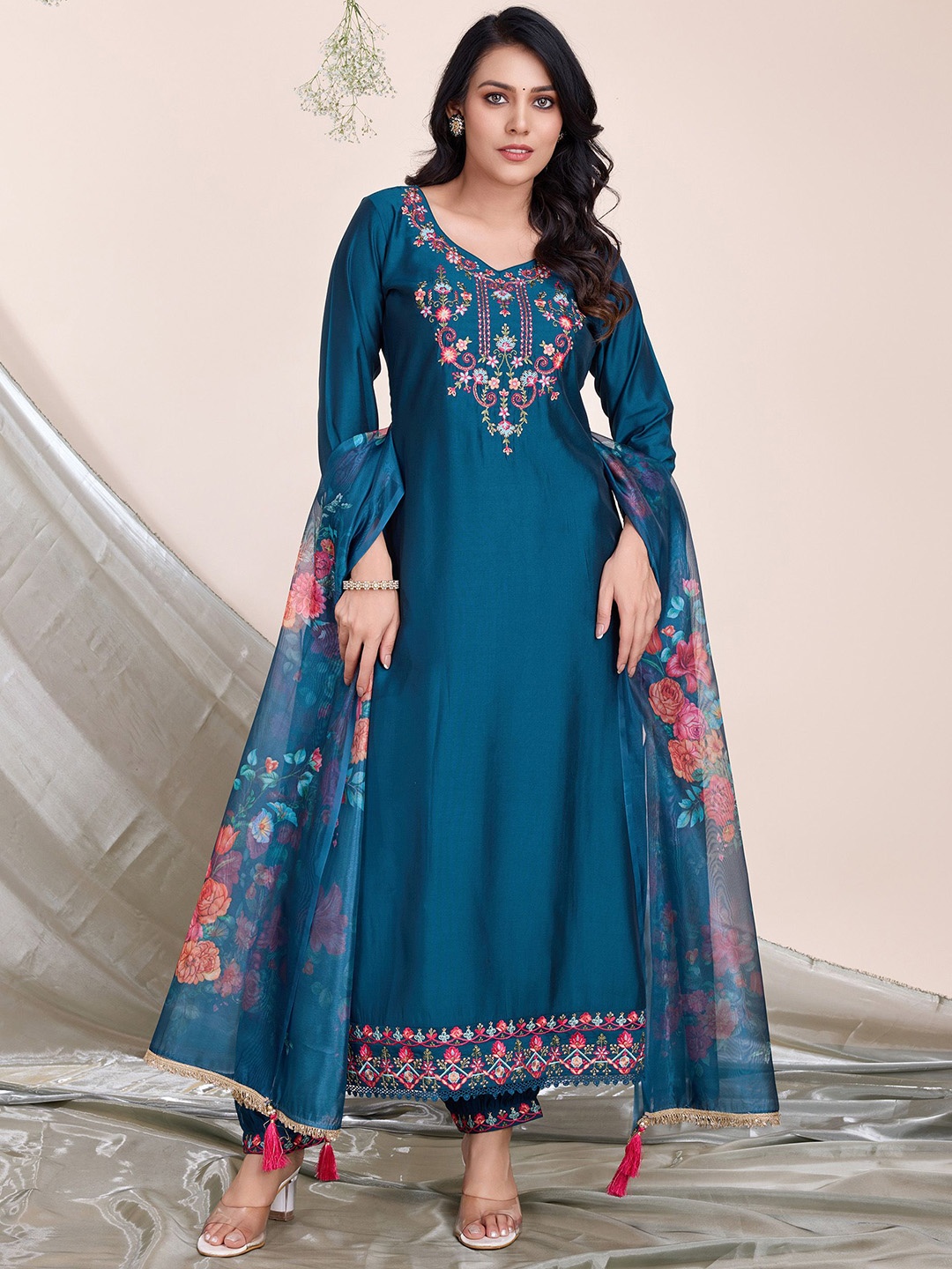 

MOJILAA Floral Embroidered Thread Work Straight Kurta With Trousers & Dupatta, Teal