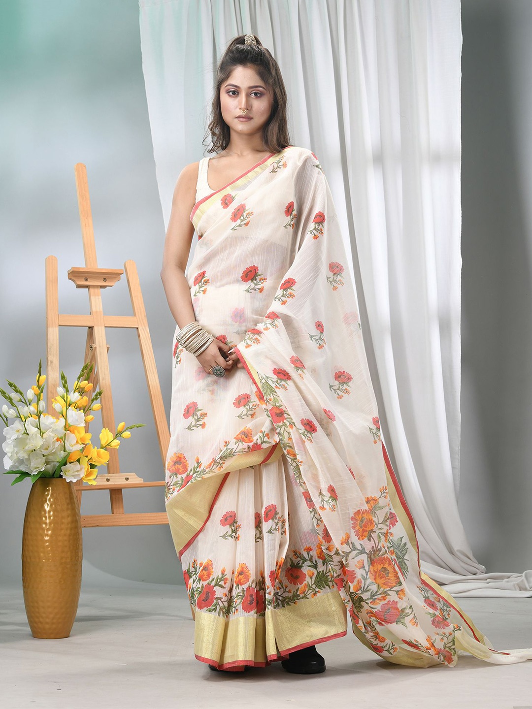 

TANTLOOM White Floral Printed Zari Handloom Saree