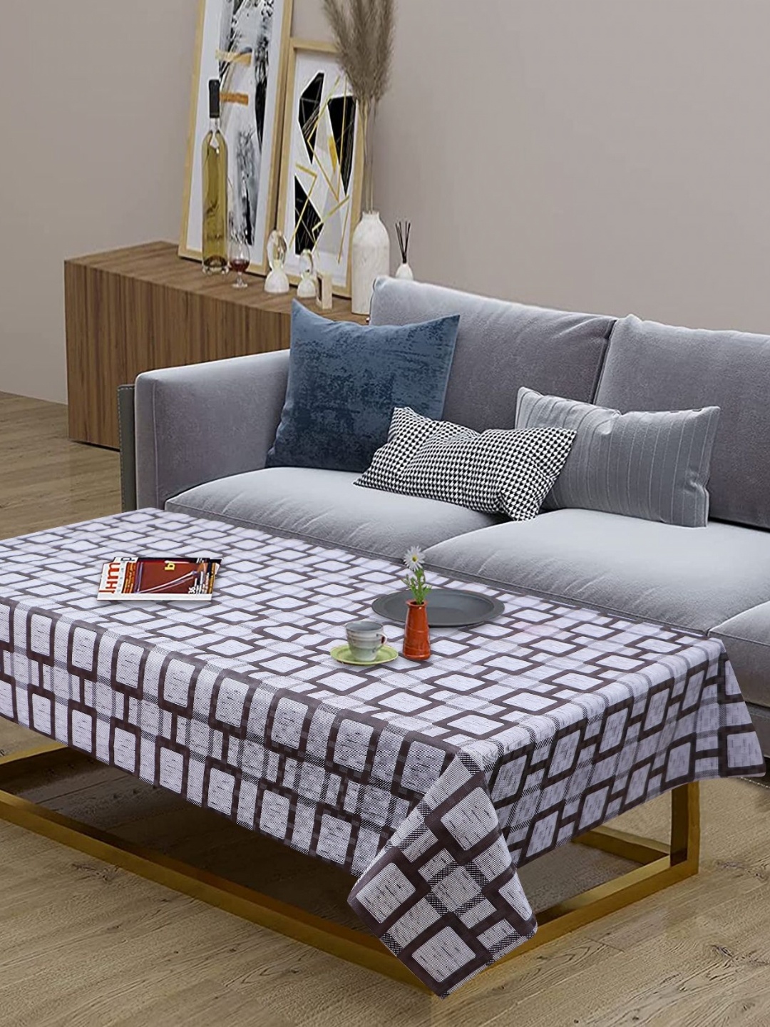 

LooMantha White & Grey Geometric Printed Waterproof 4-Seater Table Cover