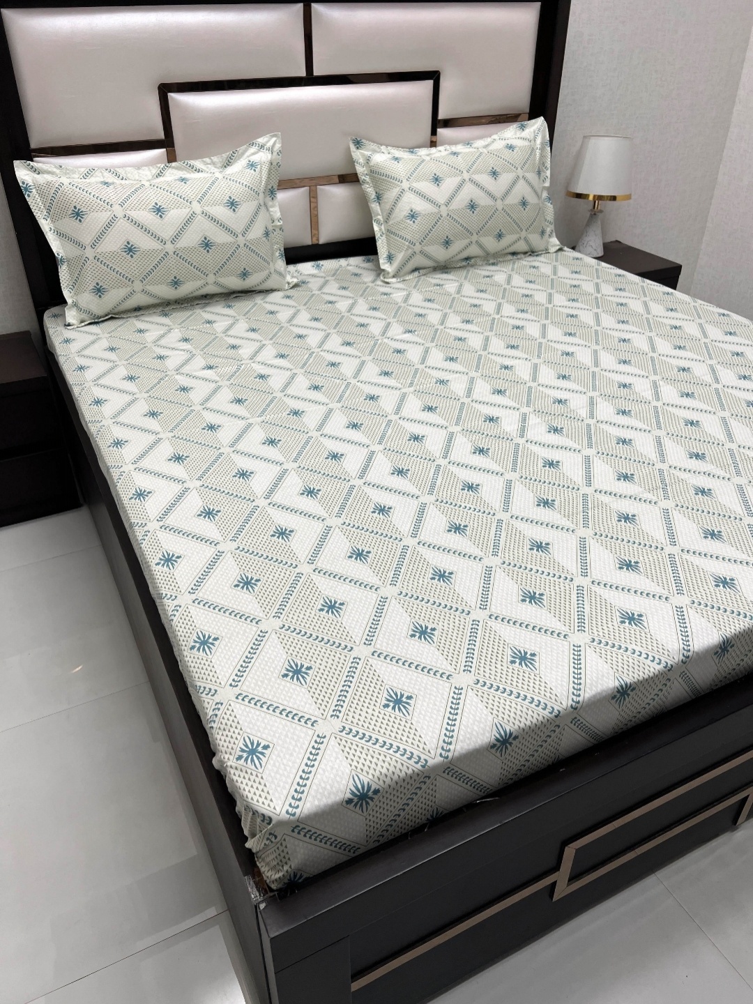 

Pure Decor Royal Passion Green Printed 380 TC Pure Cotton Queen Bedsheet & 2 Pillow Covers