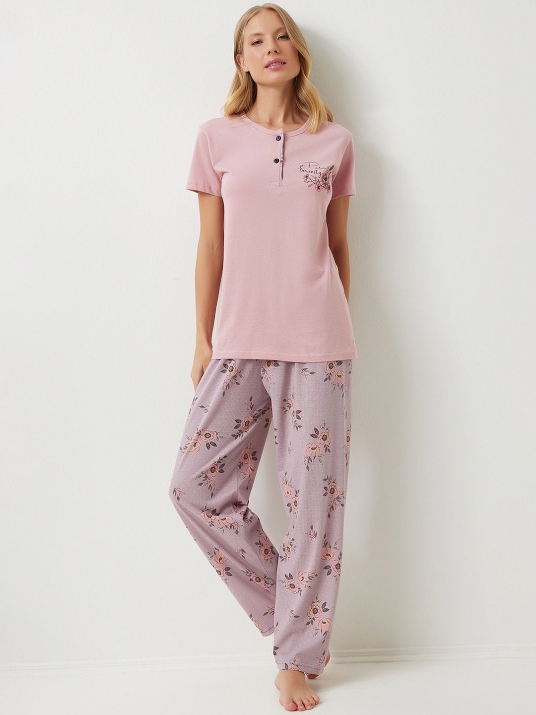

Happiness istanbul Women Floral T-shirt & Pyjamas Set, Lavender