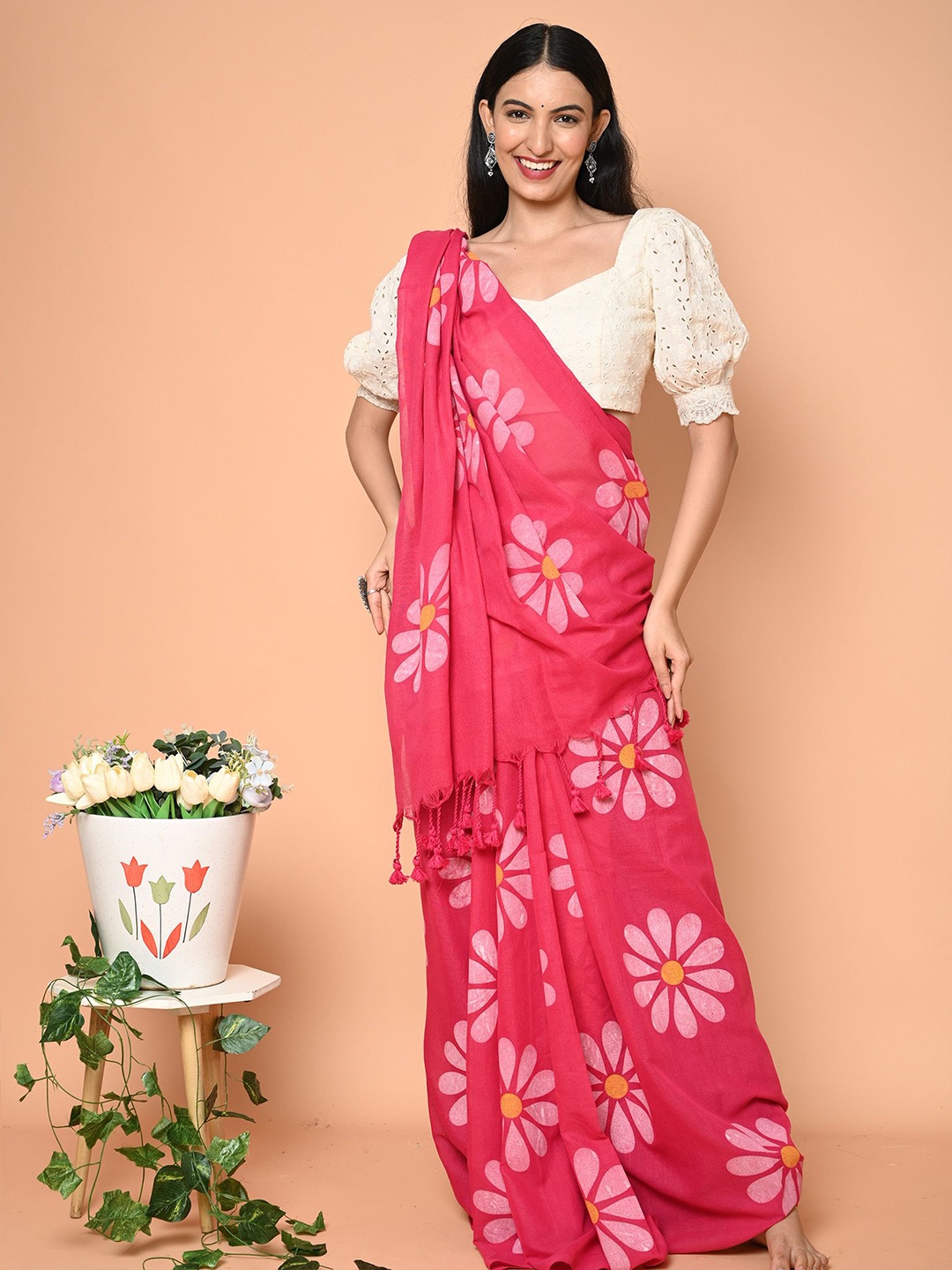 

BEATITUDE Floral Pure Cotton Saree, Red