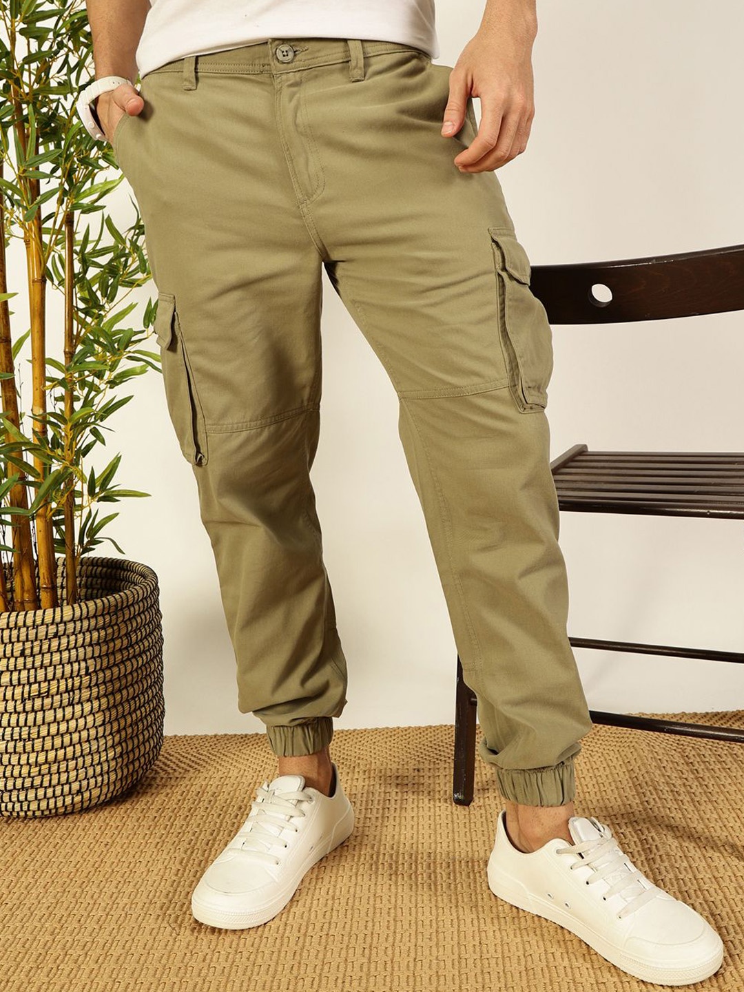 

Thomas Scott Men Classic Regular Fit Easy Wash Cargos Trousers, Green