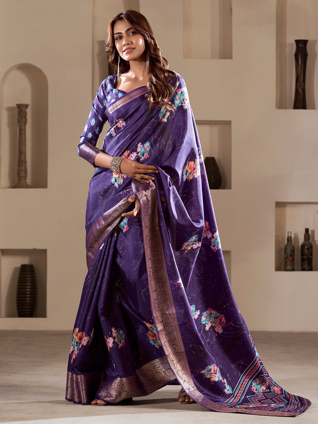 

Mitera Floral Zari Pure Silk Banarasi Saree, Purple