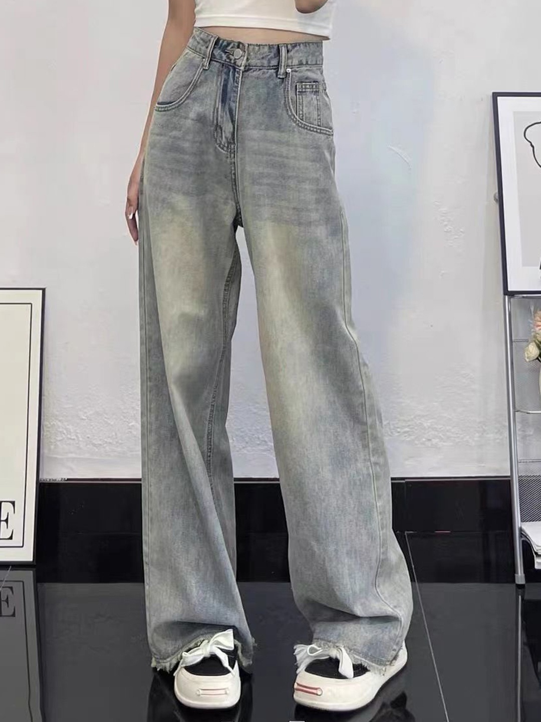 

StyleCast Women Relaxed Fit High-Rise Light Fade Jeans, Blue