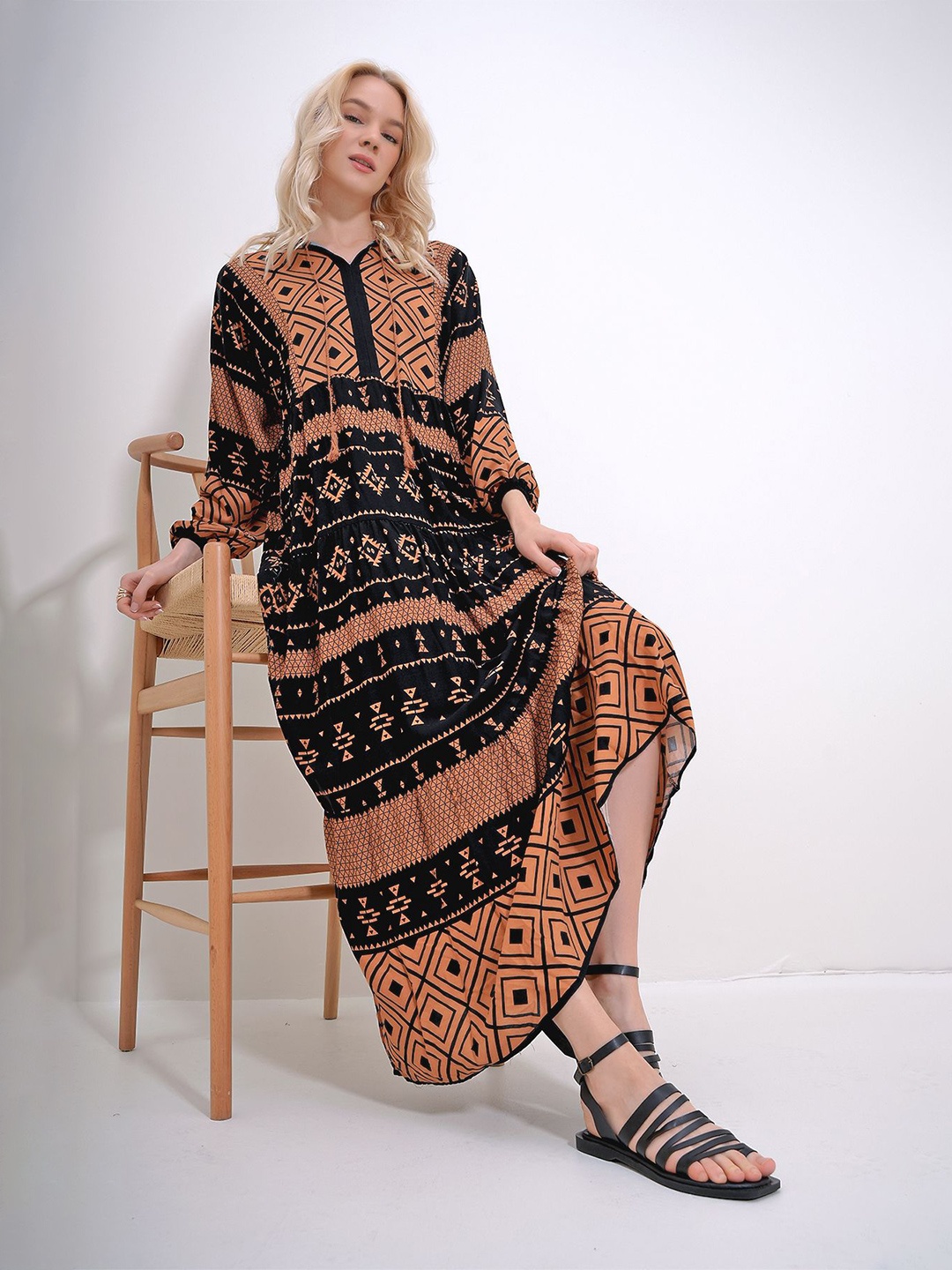 

Trend Alacati stili Ethnic Motifs Printed Maxi Dress, Black
