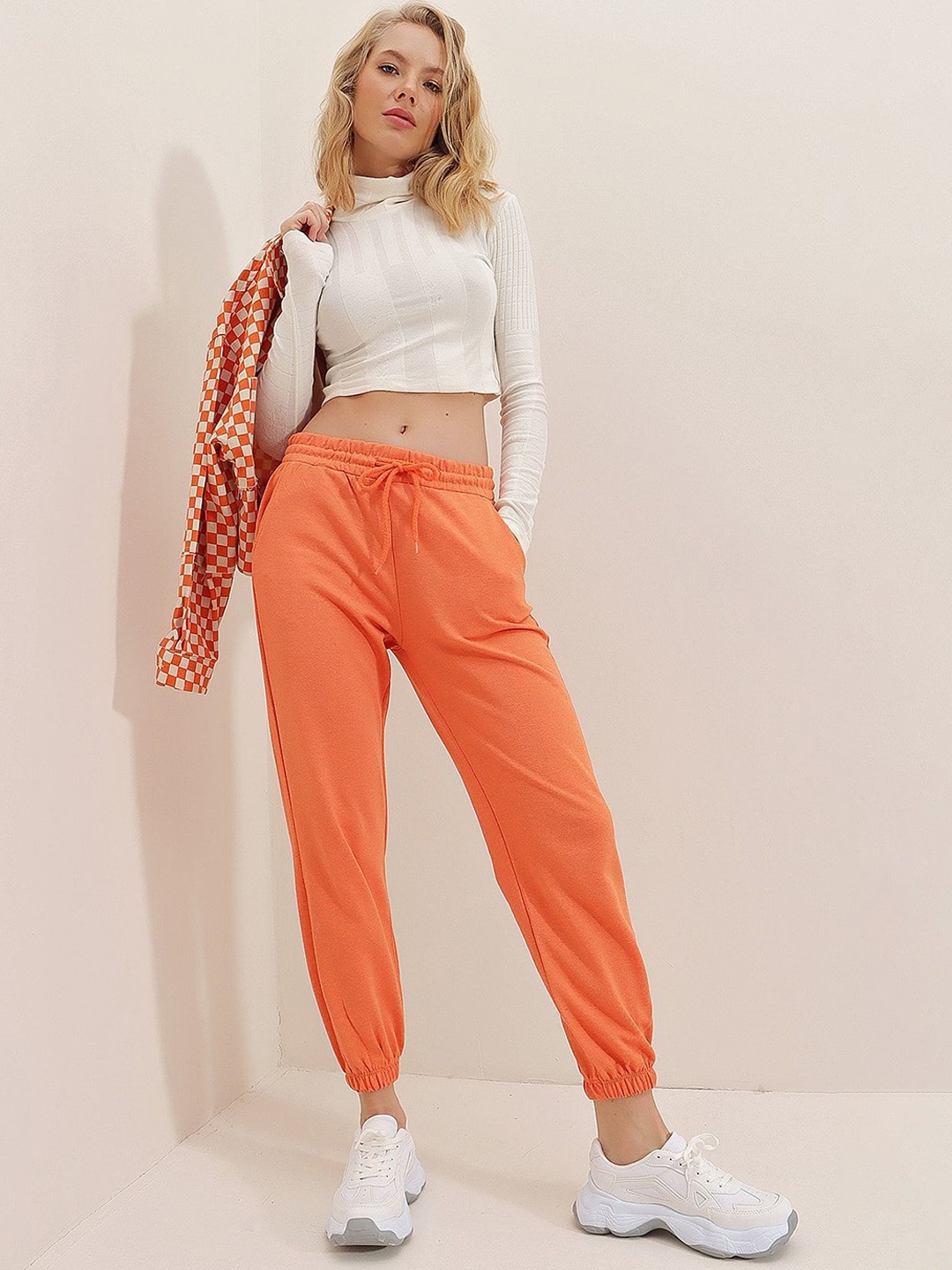

Trend Alacati stili Women Regular Fit Joggers, Orange