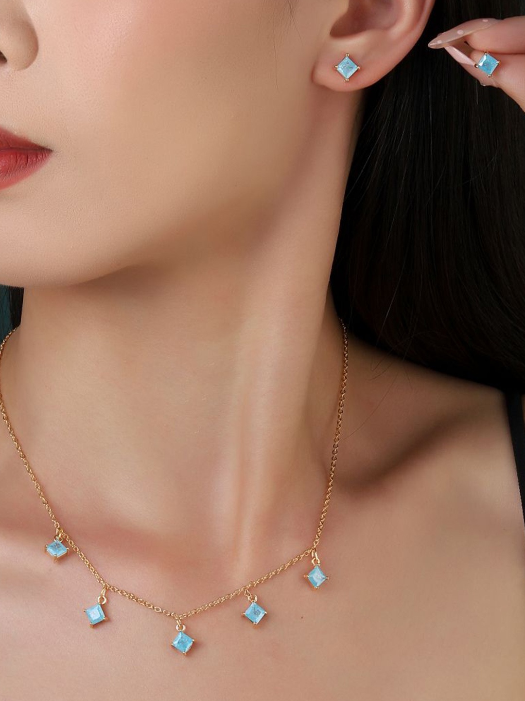 

SALTY Gold-Plated Stones Studded Sapphire Shine Necklace and Earrings