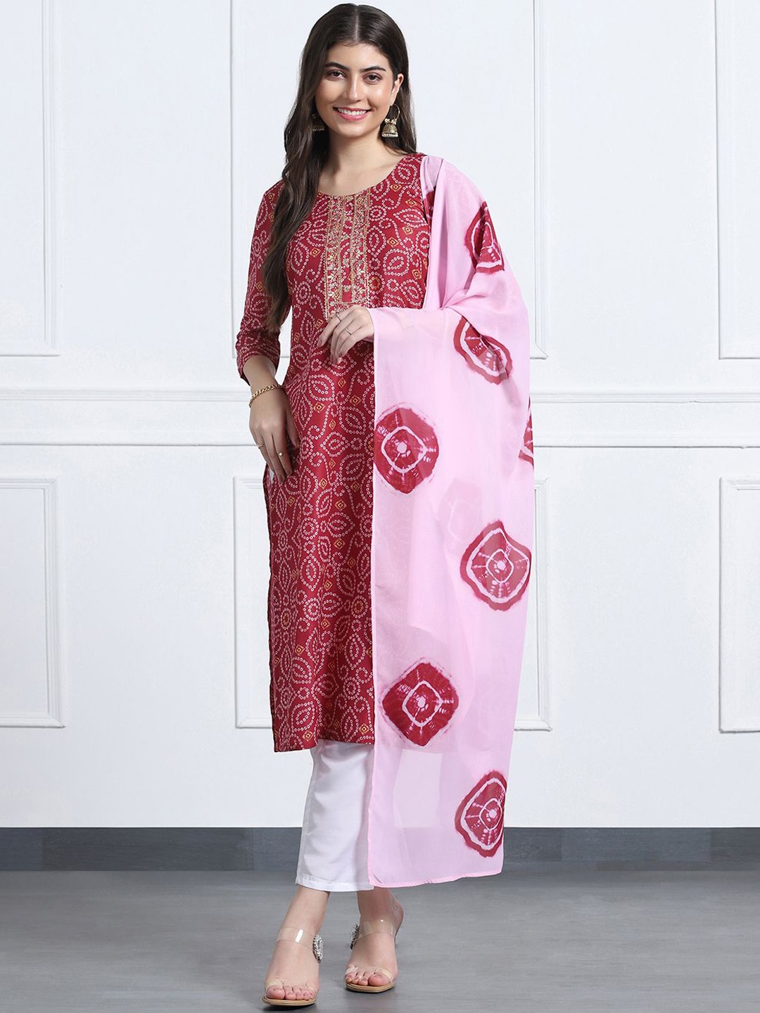 

FASHION DREAM Bandhani Printed Straight Kurta With Trouser & Dupatta, Maroon