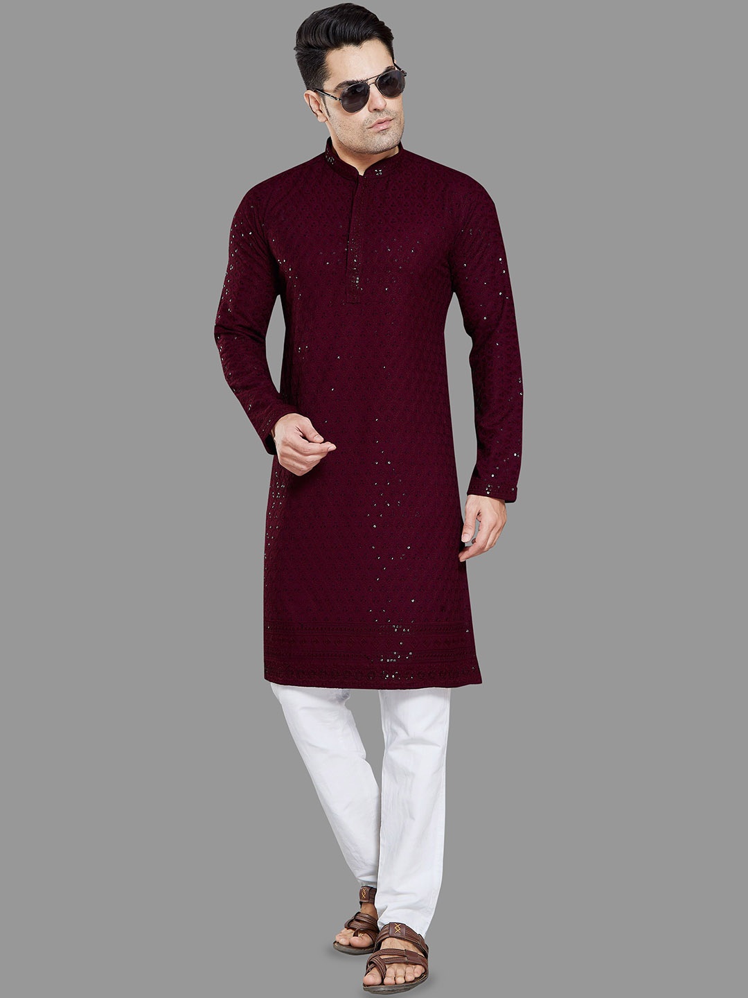 

DIVISIVE Floral Embroidered Sequinned Mandarin Collar Straight Kurta with Pyjamas, Burgundy