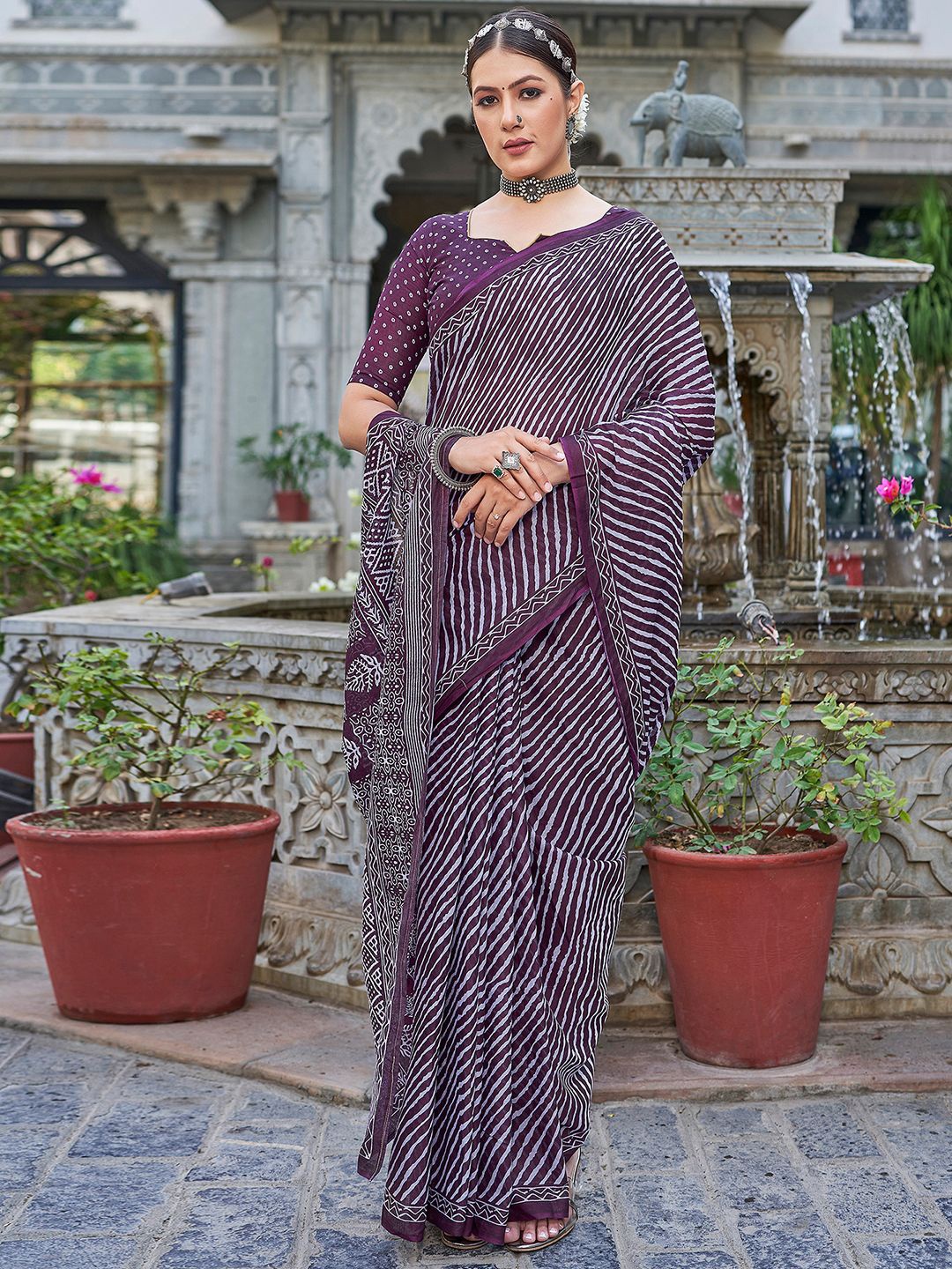 

Satrani Leheriya Pure Cotton Ikat Saree, White
