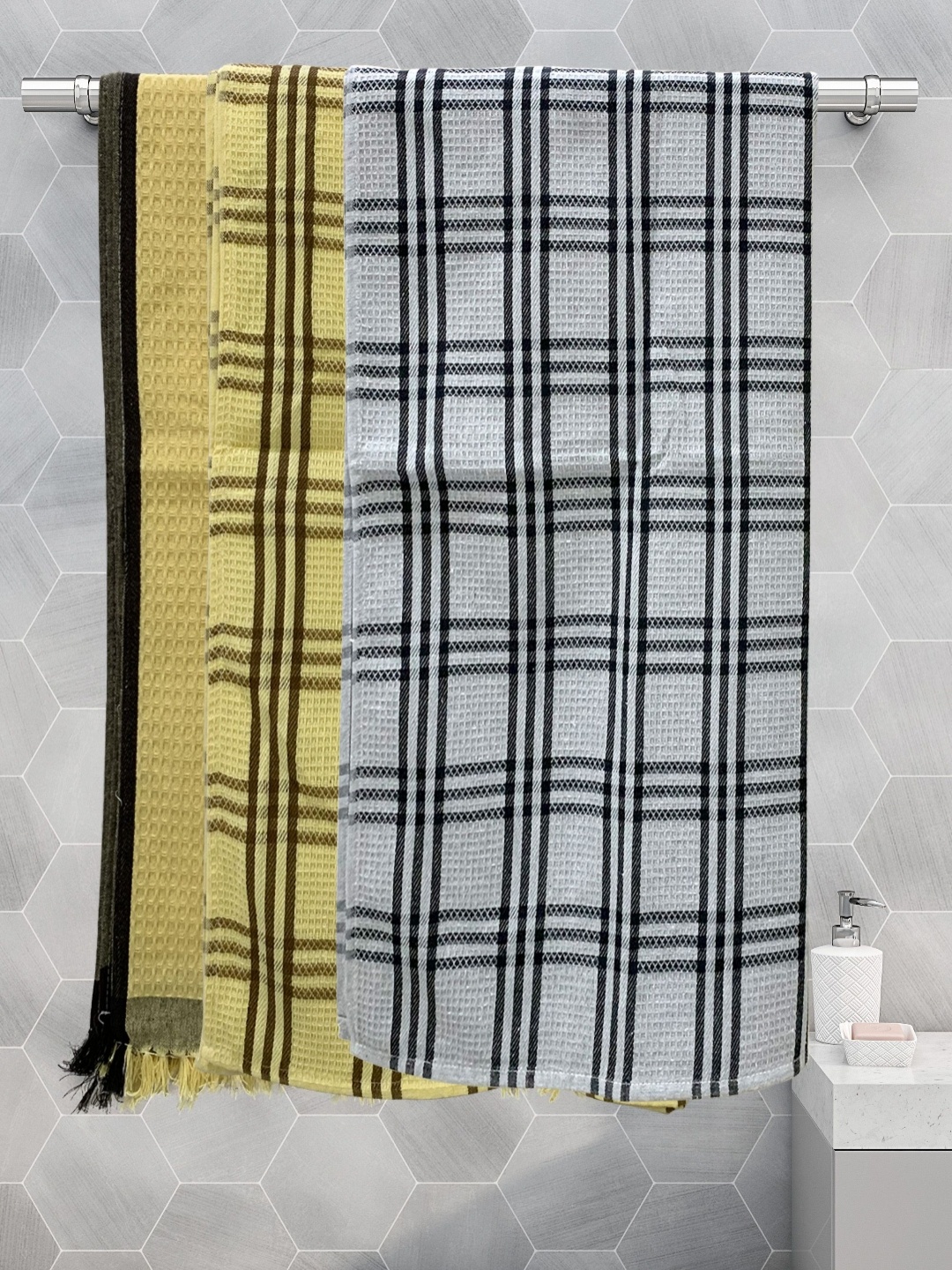 

Aura Grey & Yellow 3 Pieces Checked Cotton 210 GSM Bath Towel