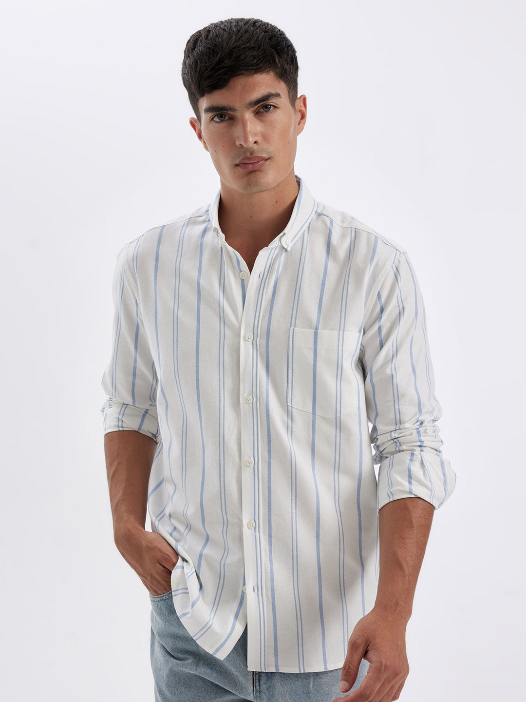 

DeFacto Men Opaque Striped Casual Shirt, Na