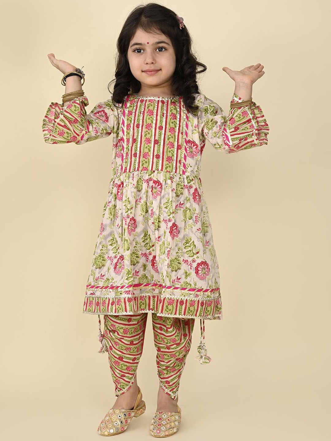 

LIL PITAARA Girls Floral Printed Regular Gotta Patti Pure Cotton Kurta With Dhoti Pants, Green