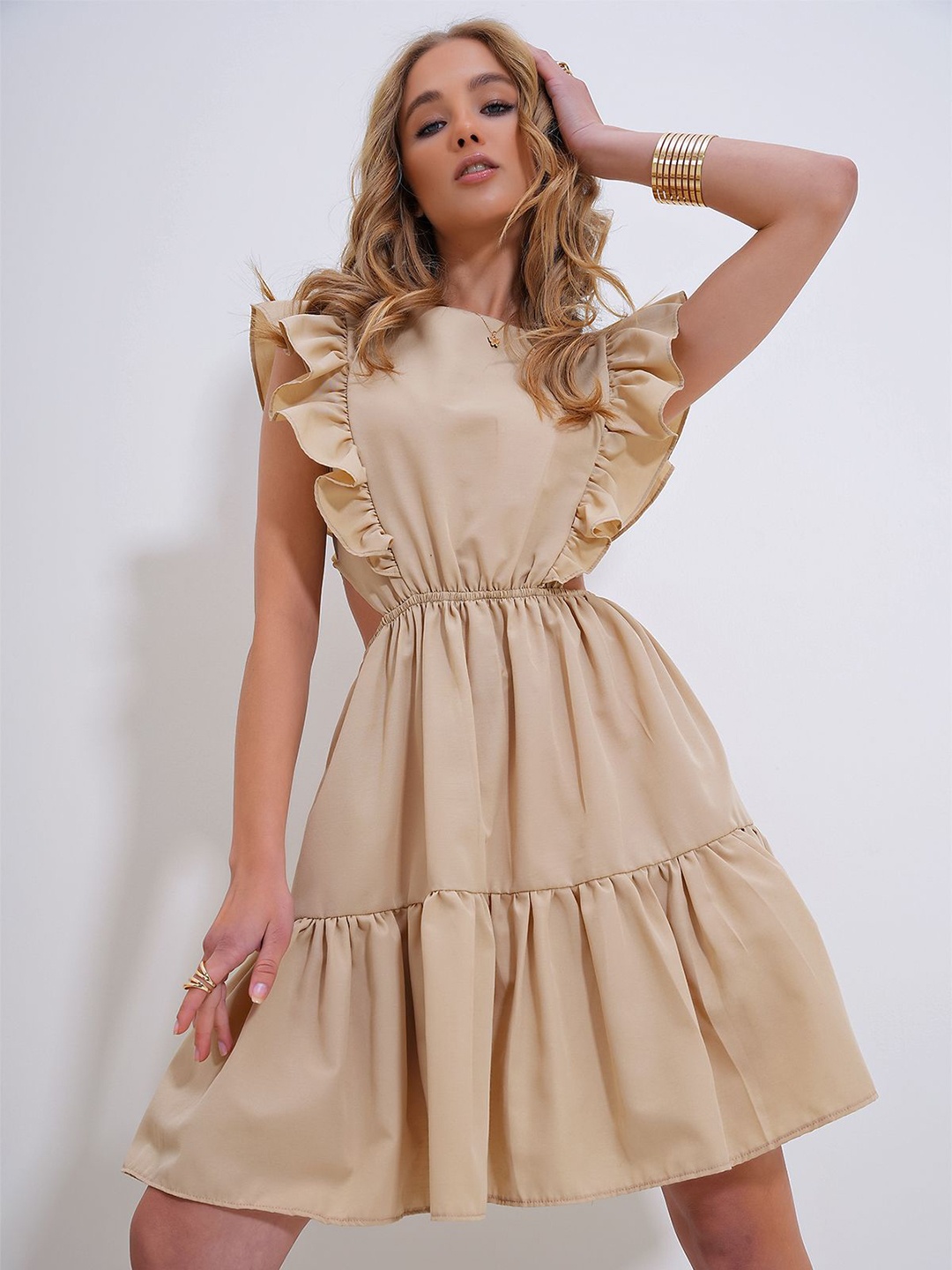 

Trend Alacati stili Flutter Sleeve Cut-Outs Fit & Flare Dress, Beige