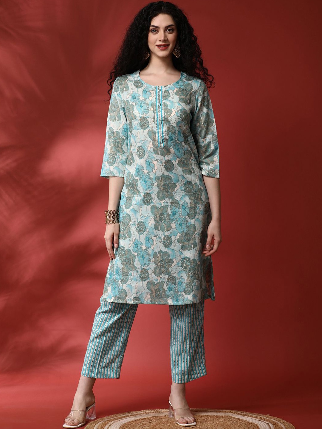 

Anouk Blue & Off White Floral Printed Round Neck Straight Kurta & Trousers