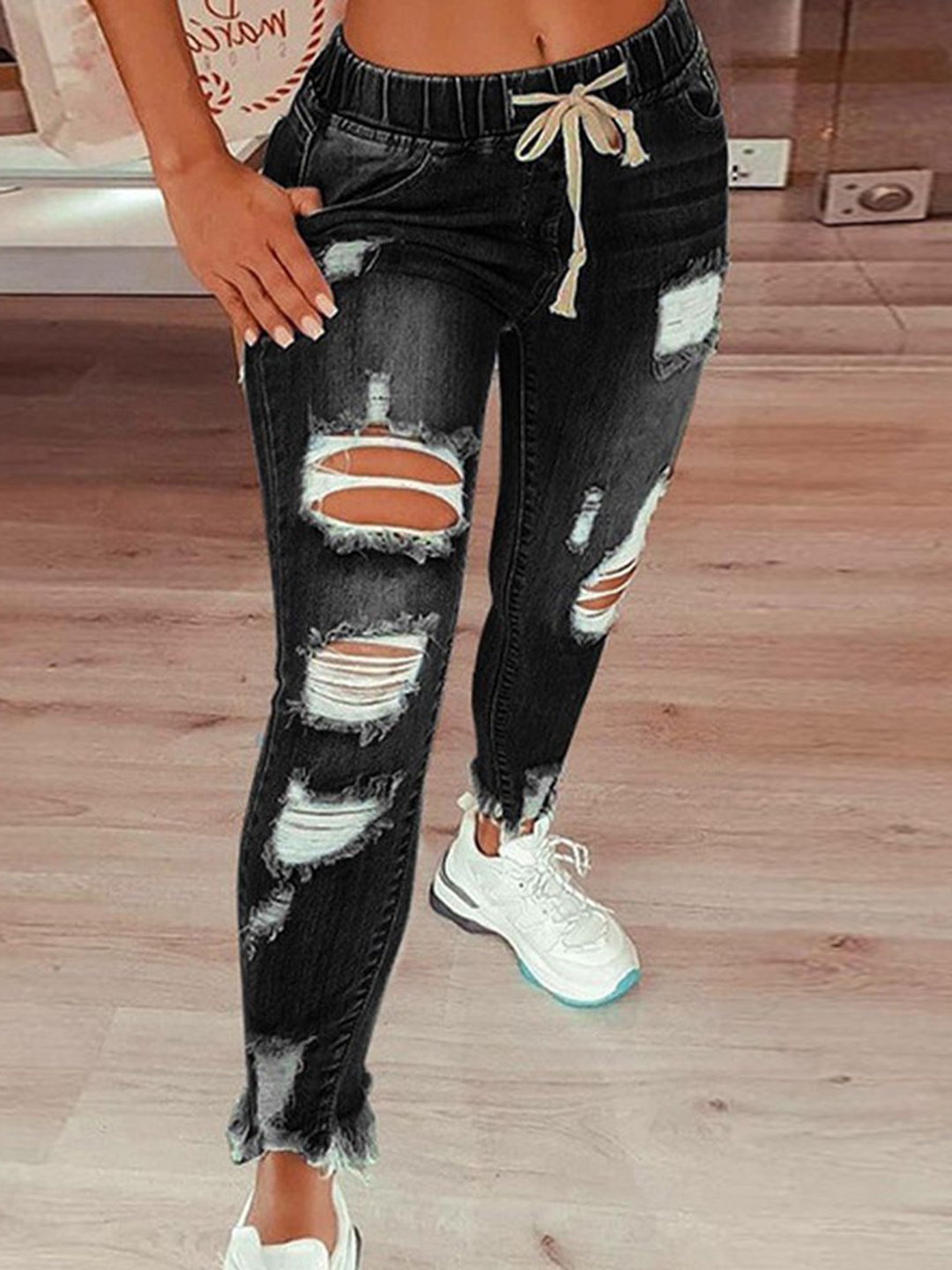 

StyleCast Women Slim Fit Highly Distressed Stretchable Jeans, Black