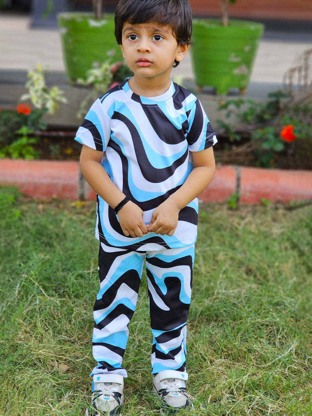 

Emblica Unisex Kids Printed T-shirt with Trousers, Blue