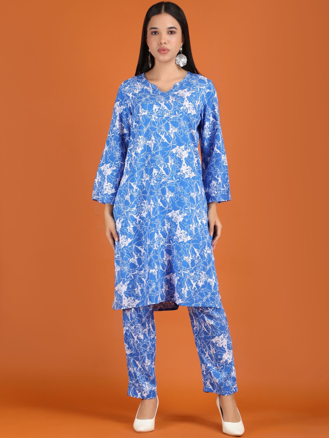 

MANOJAVA Floral Printed Pure Cotton Straight Kurta with Trousers, Blue