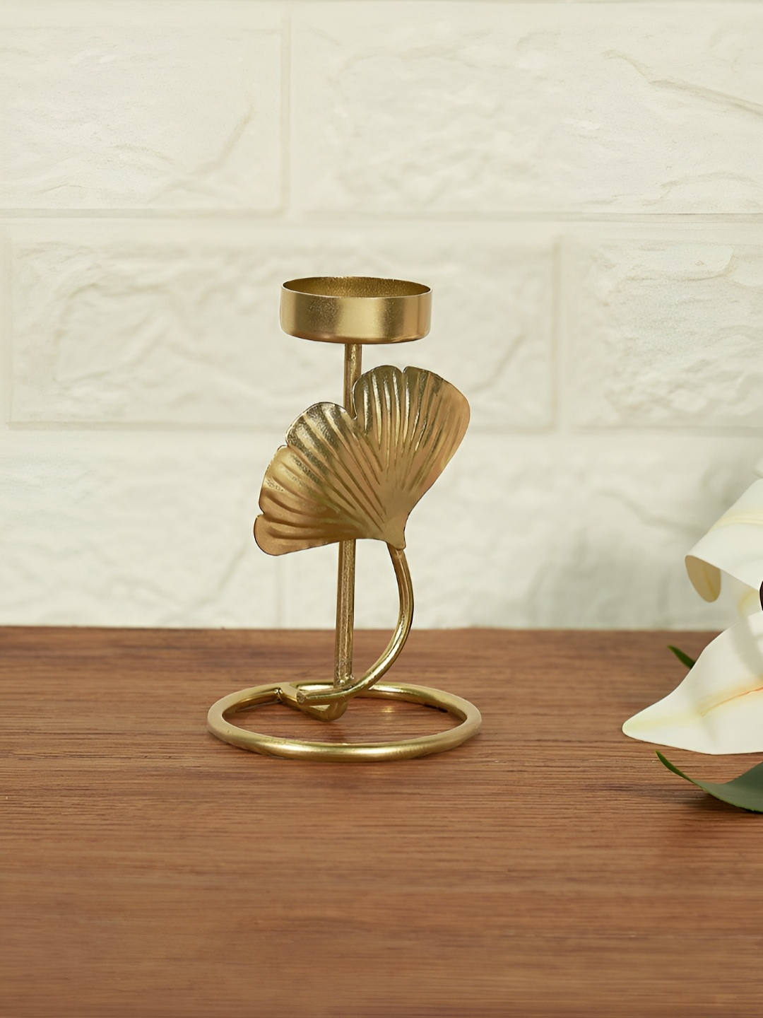 

Living scapes by Pantaloons Gold-Toned Floral Candle Holder