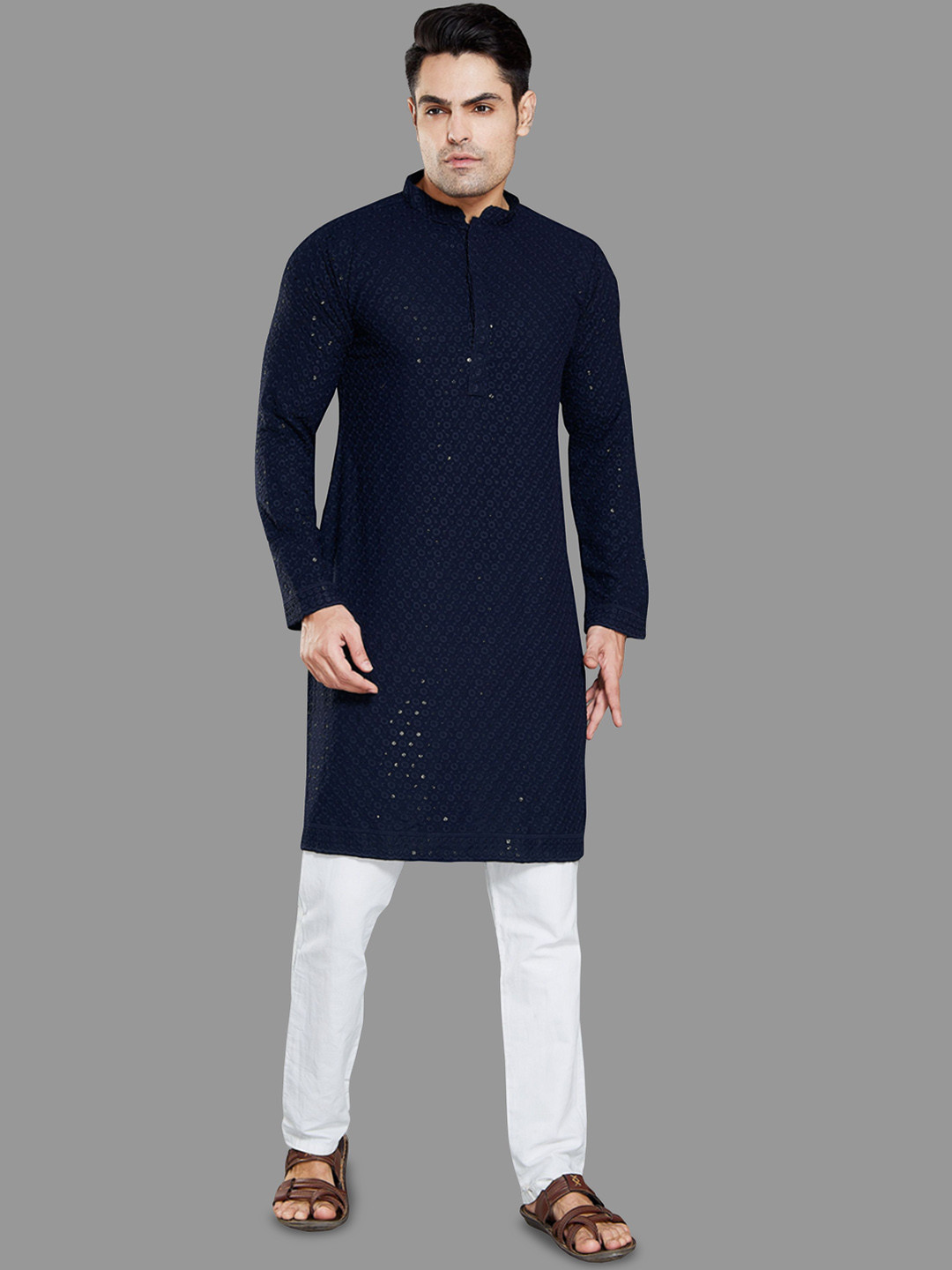 

DIVISIVE Floral Embroidered Sequinned Mandarin Collar Kurta With Trousers, Navy blue