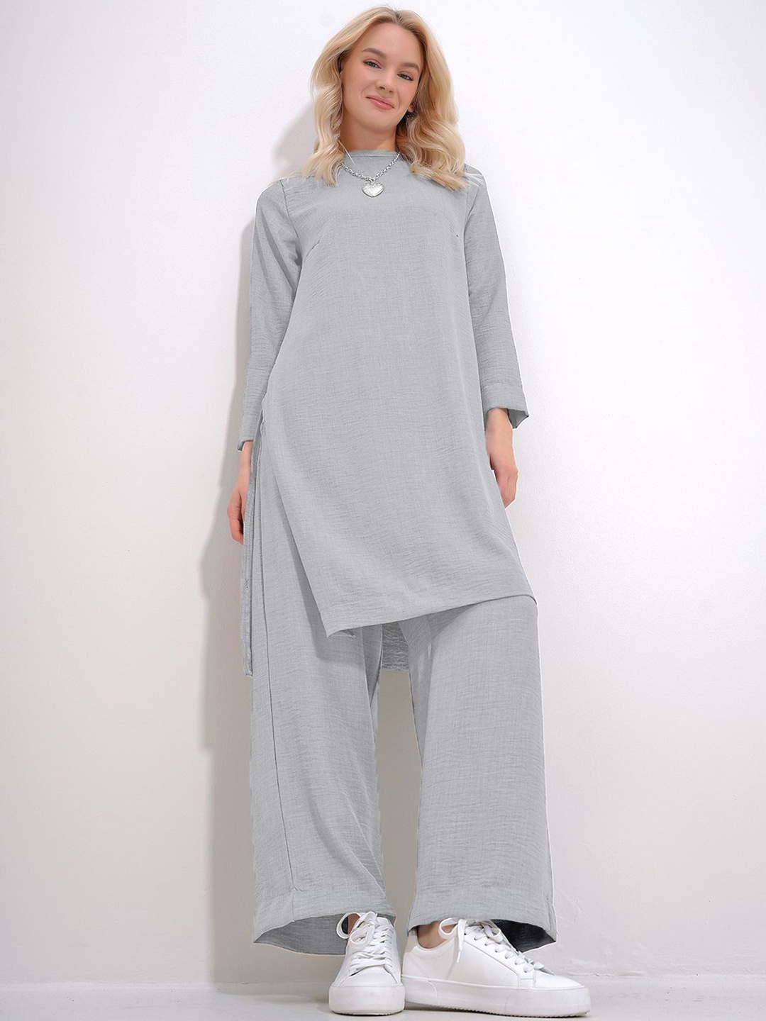 

Trend Alacati stili Round Neck Tunic With Trousers, Grey