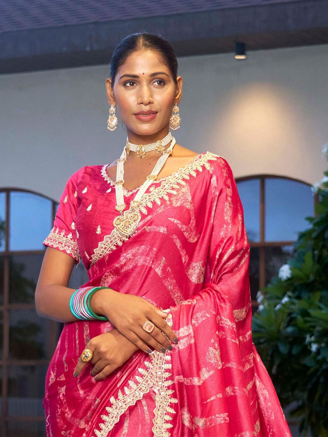 

CHUDIYA Embellished Pure Chiffon Fusion Saree, Pink
