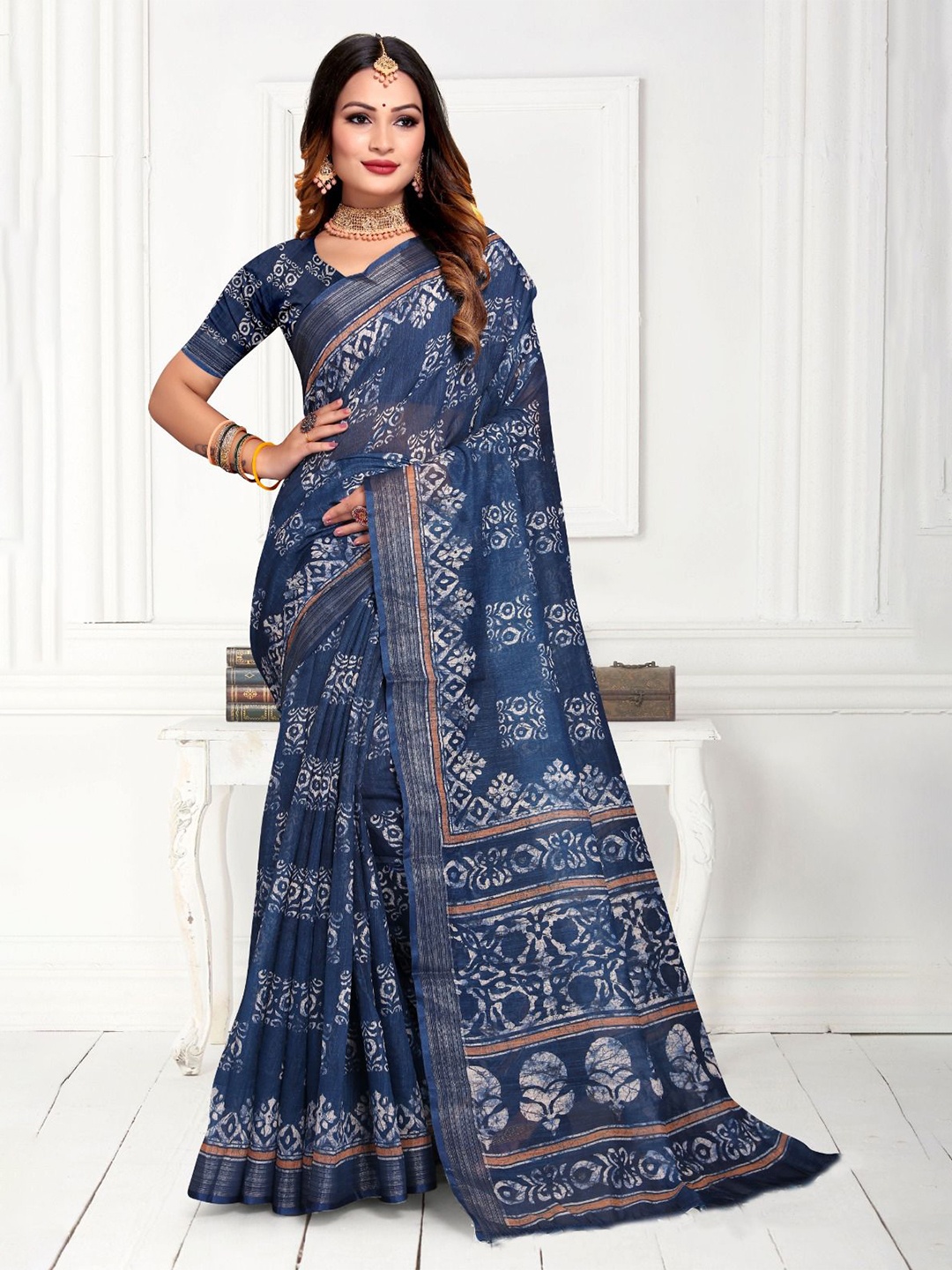 

Fevinaa Ajrak Block Zari Linen Blend Block Print Saree, Blue