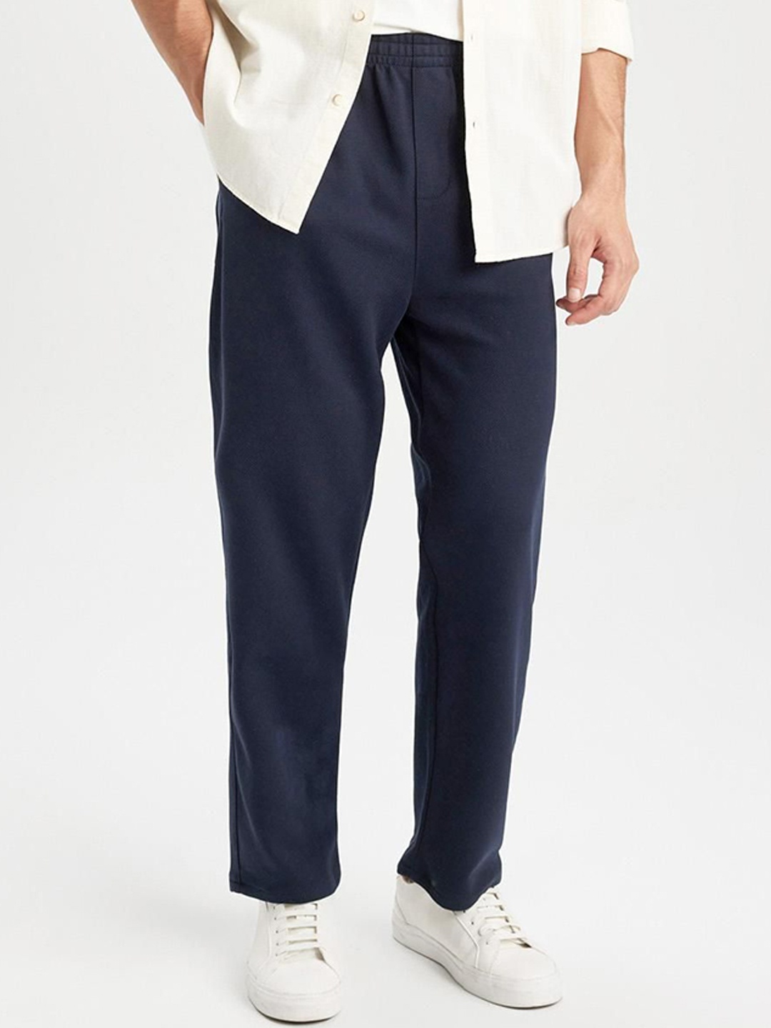 

DeFacto Men Mid-Rise Regular Fit Trousers, Navy blue