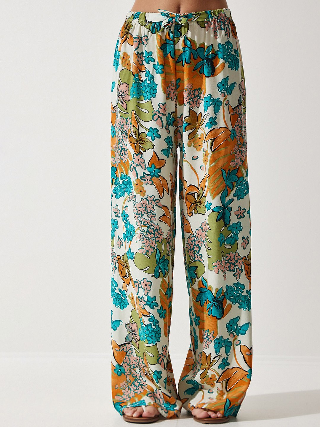 

Happiness istanbul Women Floral Printed Trousers, Na