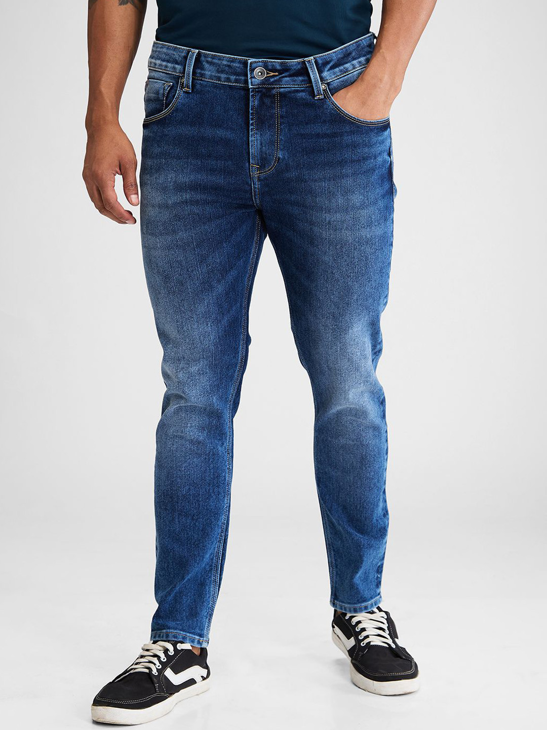 

SPYKAR Men Solid Slim Fit Light Fade Stretchable Jeans, Blue
