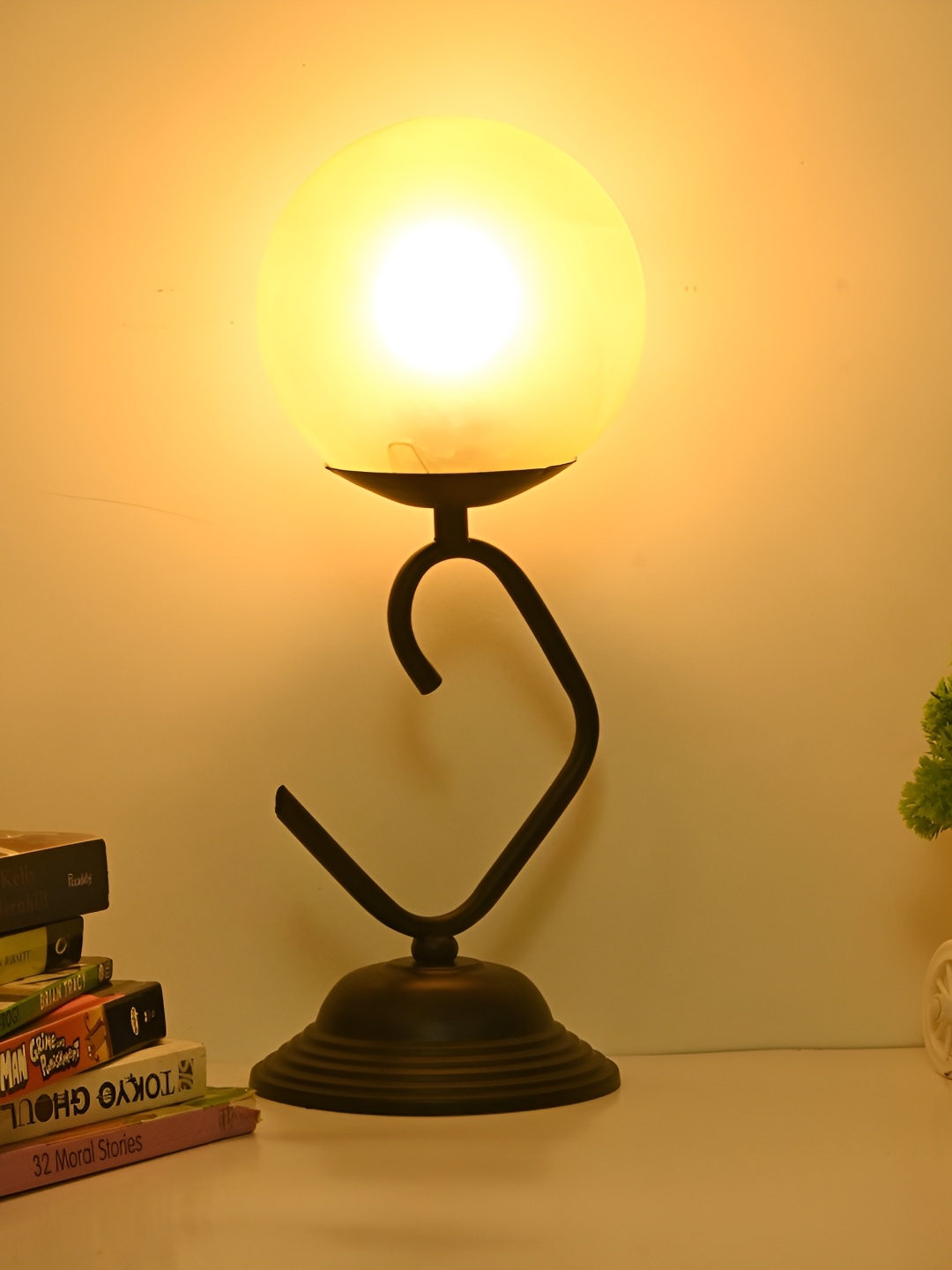 

Afast Yellow & Black Traditional Spherical Glass Table Lamp With Adjustable Cord