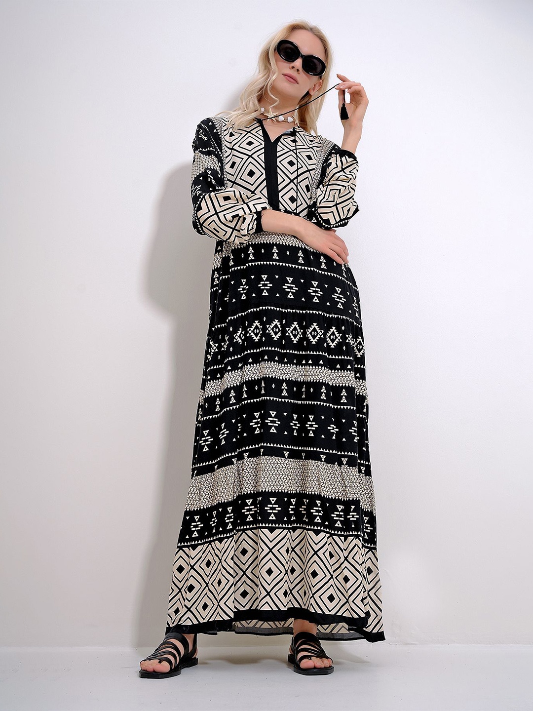 

Trend Alacati stili Printed Puff Sleeves Maxi Dress, Black