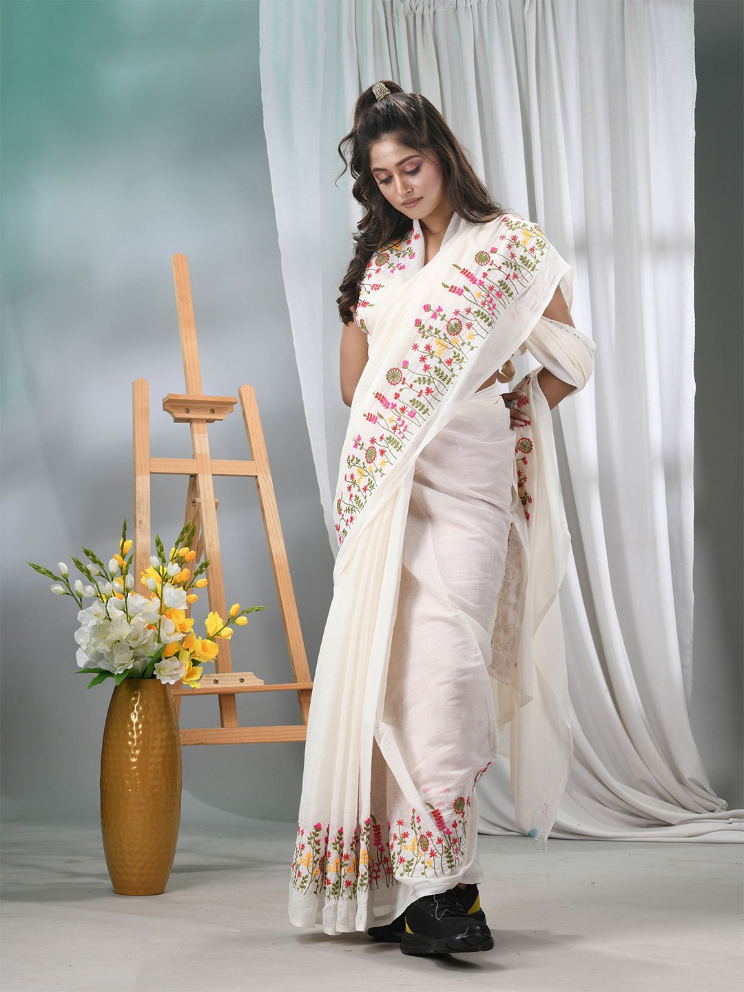 

TANTLOOM Floral Embroidered Silk Cotton Saree, White