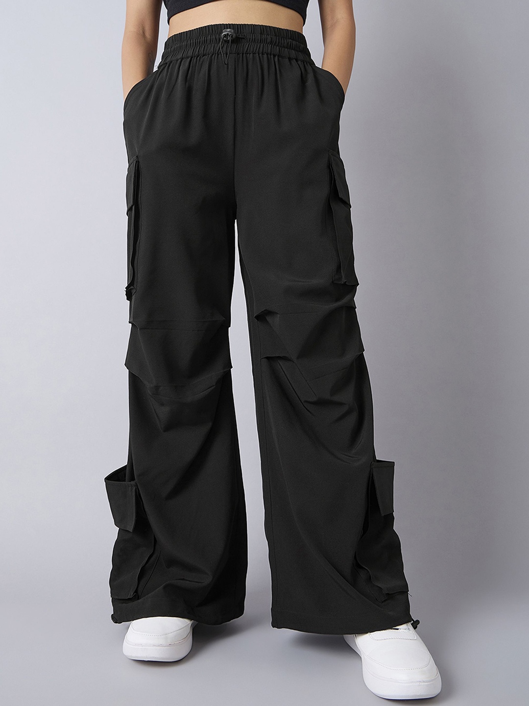 

Noh.Voh - SASSAFRAS Women Wrinkle Free Parachute Trousers, Black