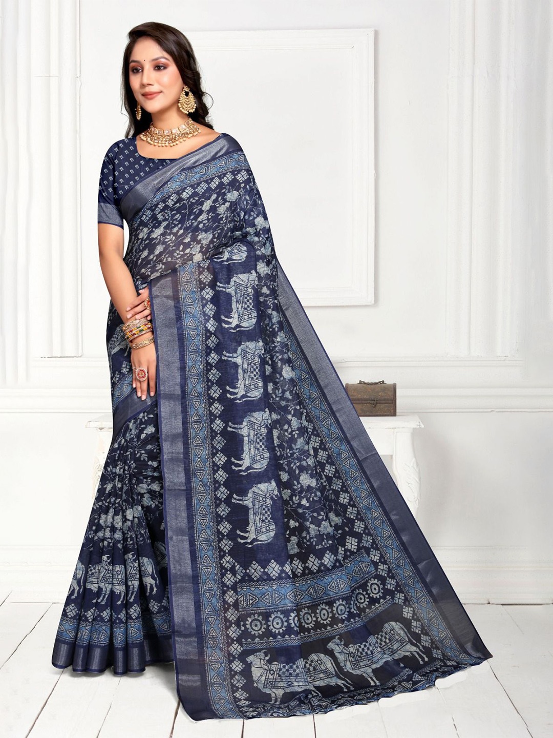 

Fevinaa Ajrak Block Zari Linen Blend Block Print Saree, Blue