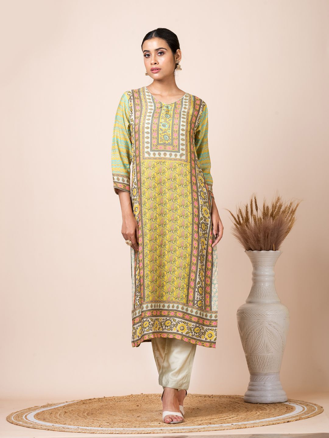 

SARSO Ethnic Motifs Printed V-Neck Straight Kurta, Yellow